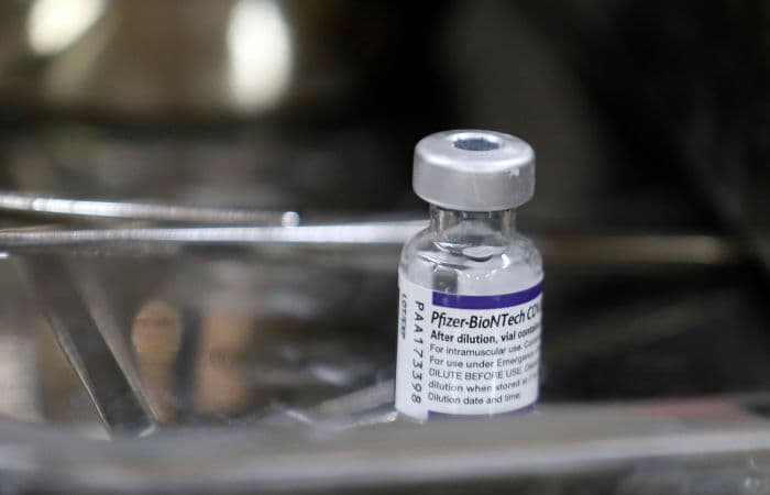 Pfizer’да коронавирусга қарши вакцинанинг тўртинчи дозаси билан эмлаш зарурлиги айтилди