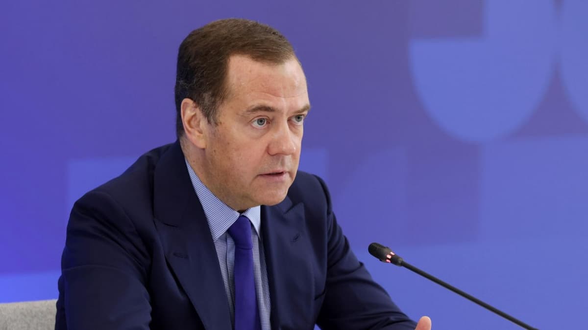 Medvedev: «Ikki yildan keyin Ukraina dunyo xaritasida mavjud bo‘ladi deb kim aytdi?»