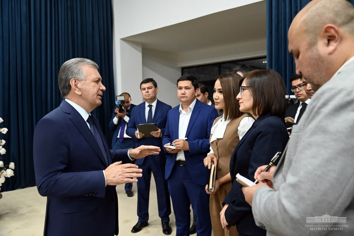 “Bugungi tahdidlardan to‘g‘ri xulosa chiqarishimiz lozim” – Shavkat Mirziyoyev jurnalistlar bilan muloqot qildi