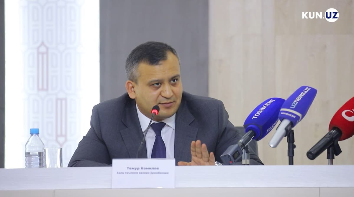 Нега ХТВ дарсликлар ижарасини бепул қилишни аввалроқ таклиф қилмаган? Вазир ўринбосари изоҳи