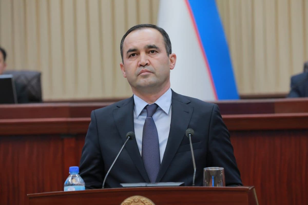 Мирзиёев присвоил Мавлонову специальное звание генерал-майора таможенной службы