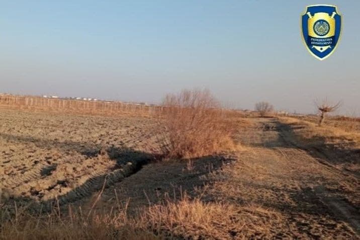 Navoiyda 50 million so‘mga 10 gektar yer olib bermoqchi bo‘lgan shaxs qo‘lga olindi
