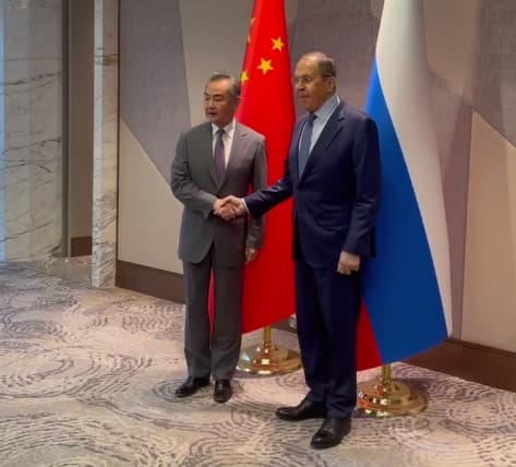 Главы МИД России и Китая встретились в Ташкенте