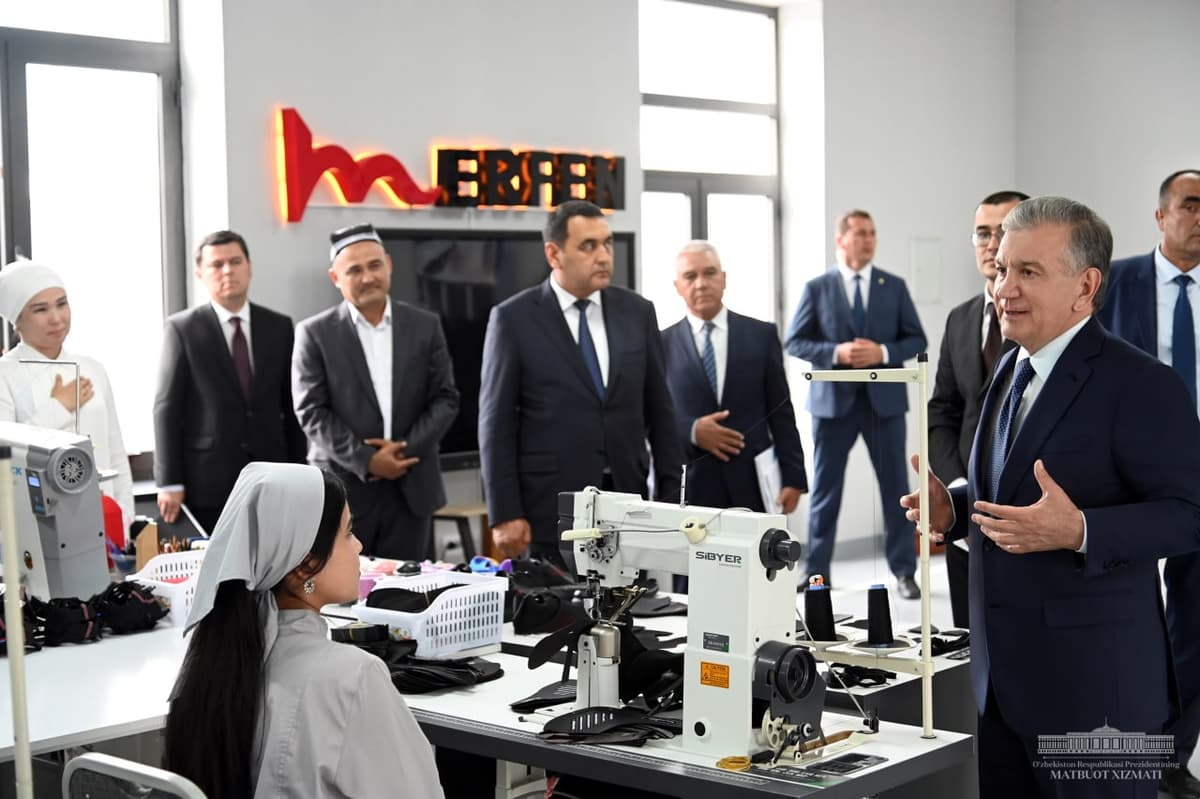 В Маргилане президент посетил молодежную промышленную и предпринимательскую зону