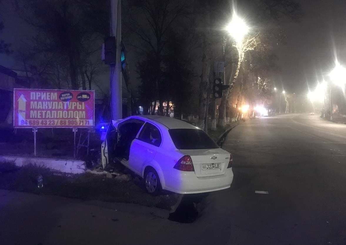 Toshkentda Nexia ustunga urilishi oqibatida haydovchi vafot etdi