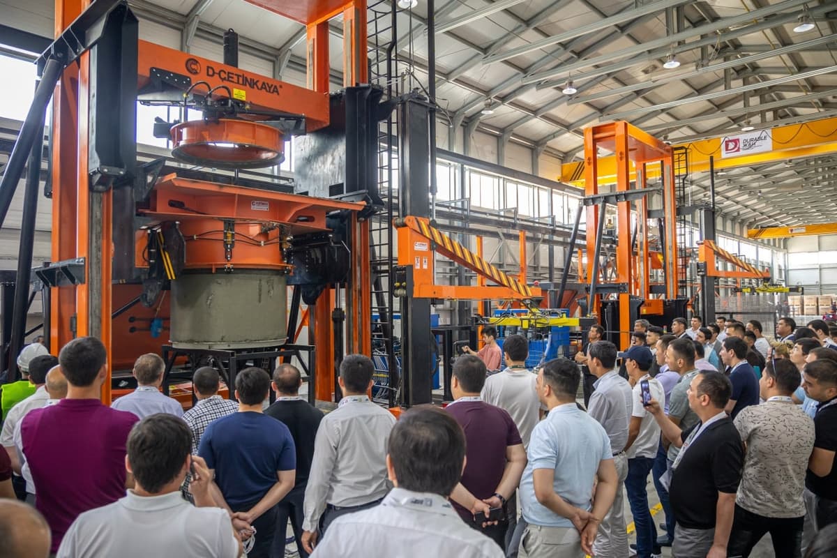 Durable Beton zavodiga ekskursiyada qurilish va obodonlashtirish sohasida yangi yechimlar namoyish etildi