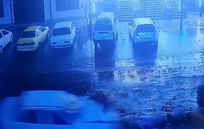 В Самарканде произошло жуткое ДТП, мужчина дважды оказался под колесами