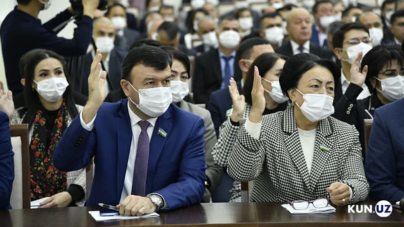 Mahalliy kengashlar sessiyalarni jonli efirga uzatish bo‘yicha prezident farmonini bajarmayotgani ma’lum bo‘ldi