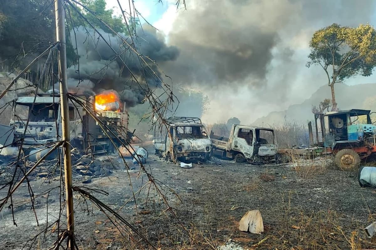 Myanmada harbiylar hujumidan keyin 35 kishining yonib ketgan jasadi aniqlandi