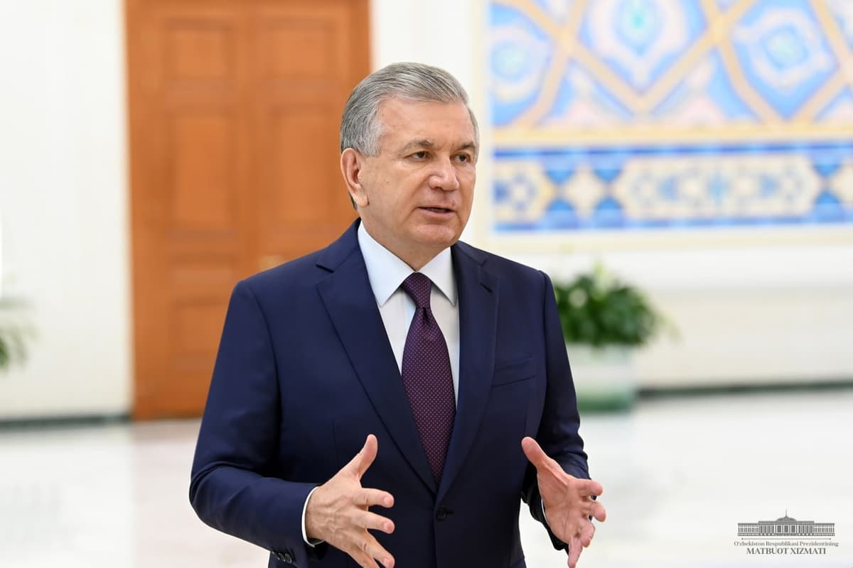 Шавкат Мирзиёев кимё заводларидаги давлат улушини хусусийлаштиришга кўрсатма берди