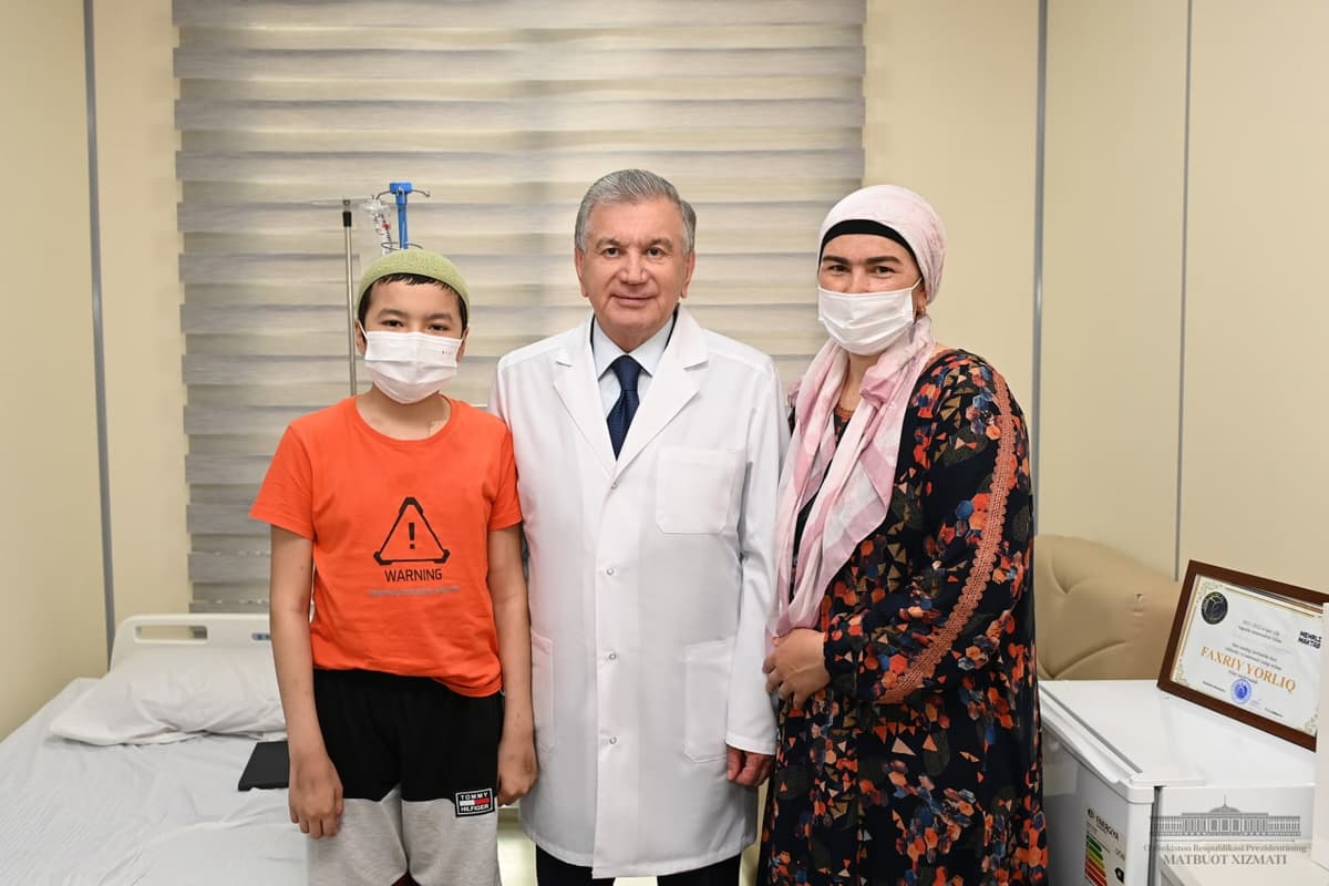 “Men ham sen uchun ota-onangdek qayg‘uraman” - Shavkat Mirziyoyev oqqonga chalingan bolalar bilan uchrashdi