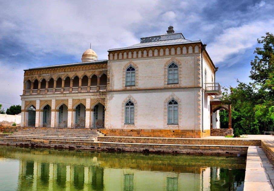 Sitorai Mohi Xossa mansabdorlariga jinoiy ish ochildi. Tarixiy majmuaning bir qismi badiiy ahamiyatini butkul yo‘qotgan