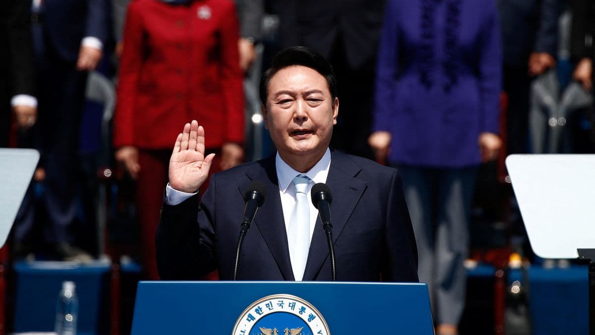Yun Sok Yol Koreya Respublikasi prezidenti sifatida qasamyod qildi