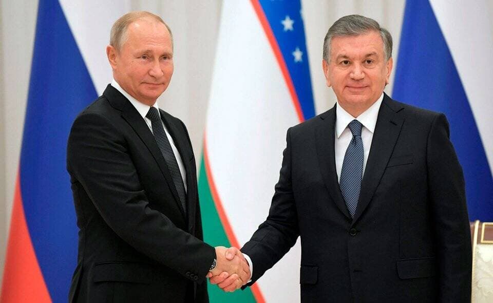 Путин наградил Мирзиёева орденом Александра Невского