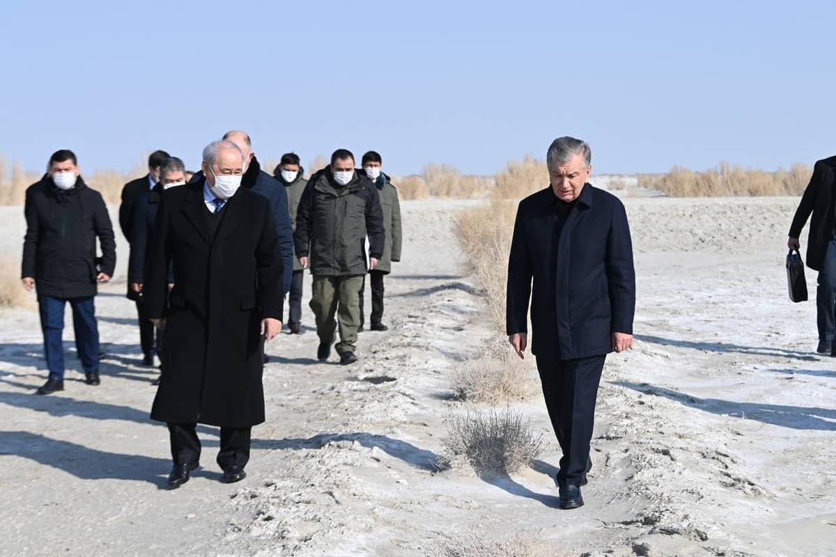 Президенту показали, как озеленяют дно пересохшего Арала