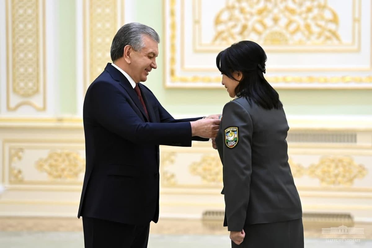 Foto: Harbiy xizmatchilar va huquqni muhofaza qilish organlari xodimlariga orden va medallar topshirildi