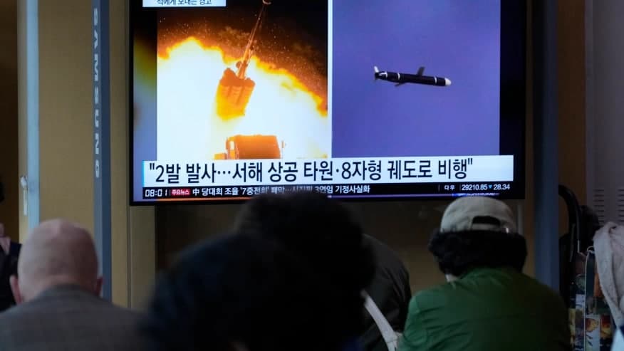 KXDR Janubiy Koreya bilan çegara yaqinida 150 ta raketa uçirdi