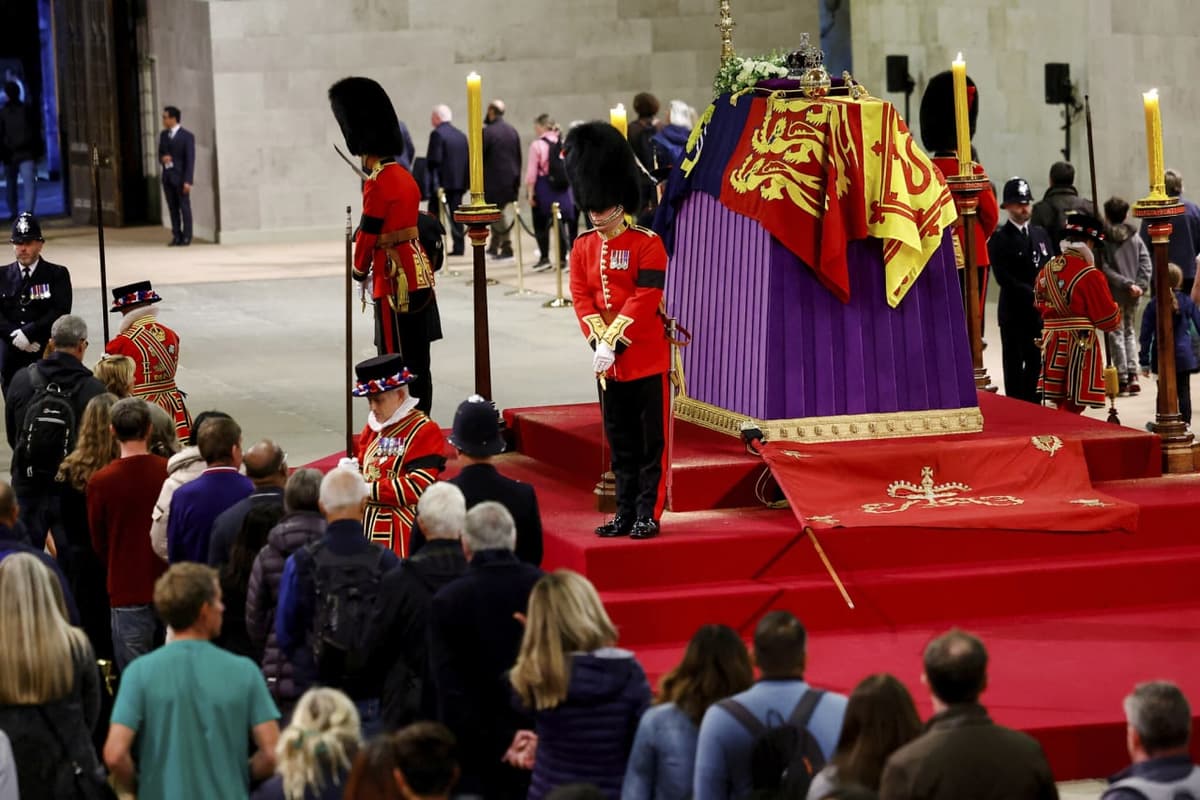Londonda qirolicha Yelizaveta II bilan ommaviy vidolashuv marosimi yakunlandi