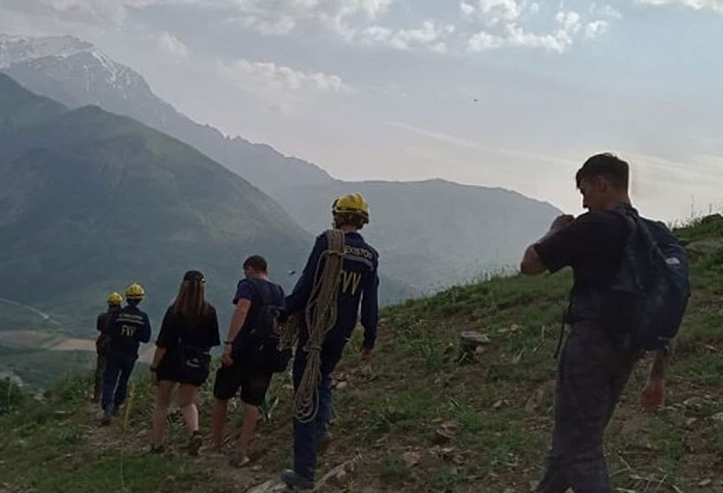 Bo‘stonliqdagi tog‘larda adashib qolgan besh kishi FVV tomonidan qutqarildi