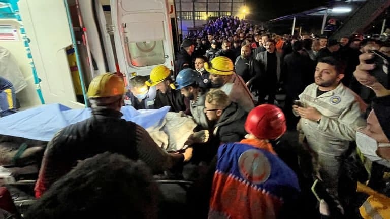 Туркияда кондаги авариядан кейин тирик қолганлар қидирилмоқда