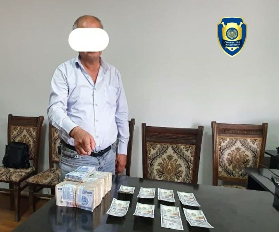 Qoraqalpog‘istonda “prava”ni imtihonsiz olib bermoqchi bo‘lgan avto o‘rgatuvchi qo‘lga olindi