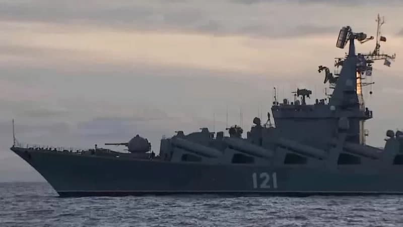 В Черном море украинские военные подбили корабль с самым мощным вооружением. В Минобороны РФ говорят о пожаре