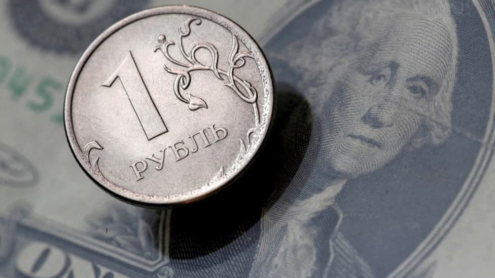Bir kishiga 10 ming dollar: Rossiyada valuta berishning yangi tartibi o‘rnatildi