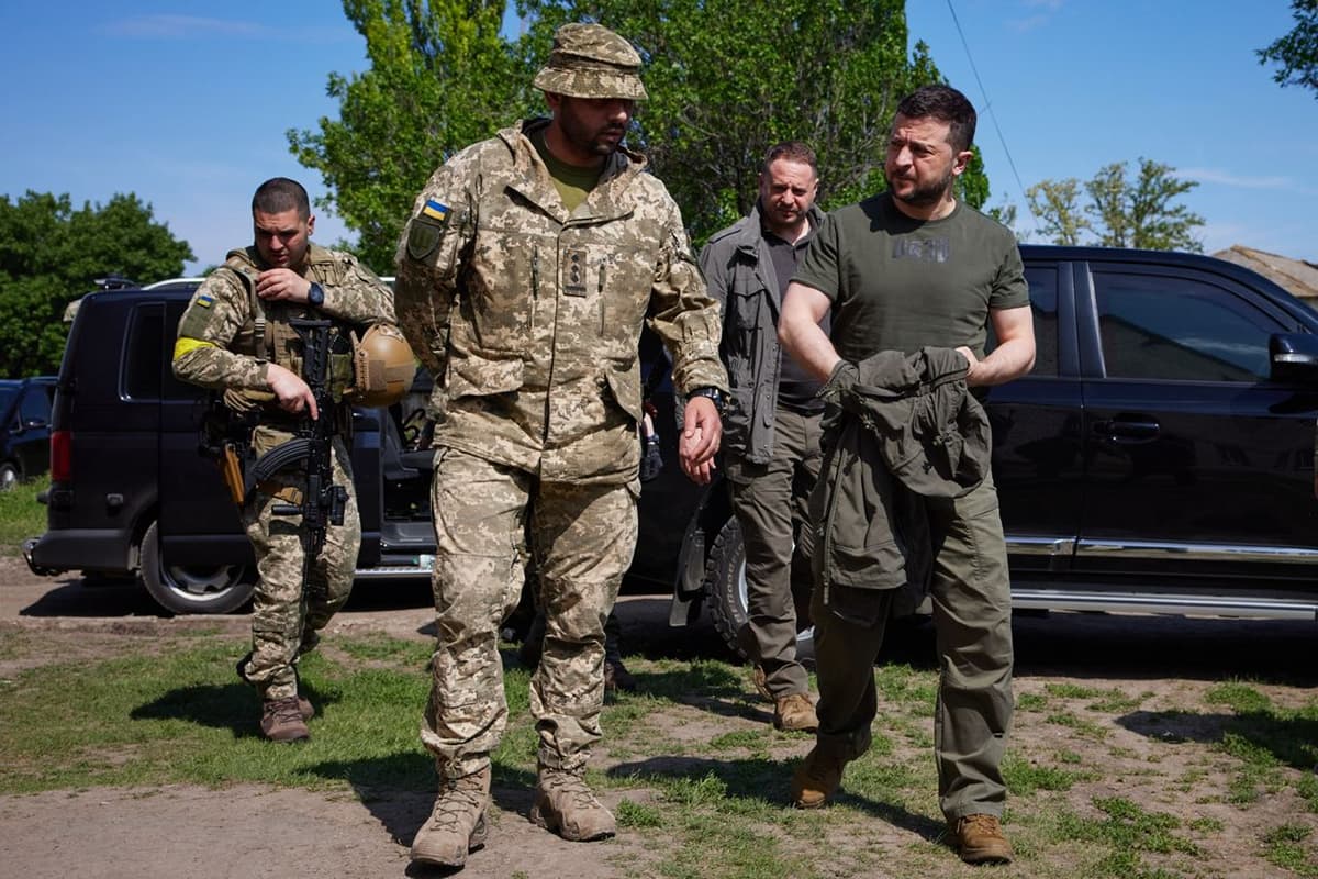 Zelenskiy Donbassdagi front chizig‘iga bordi