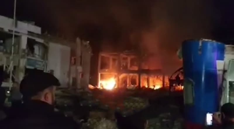 Спасатели обнаружили тело погибшего под завалами торгового центра в Денау
