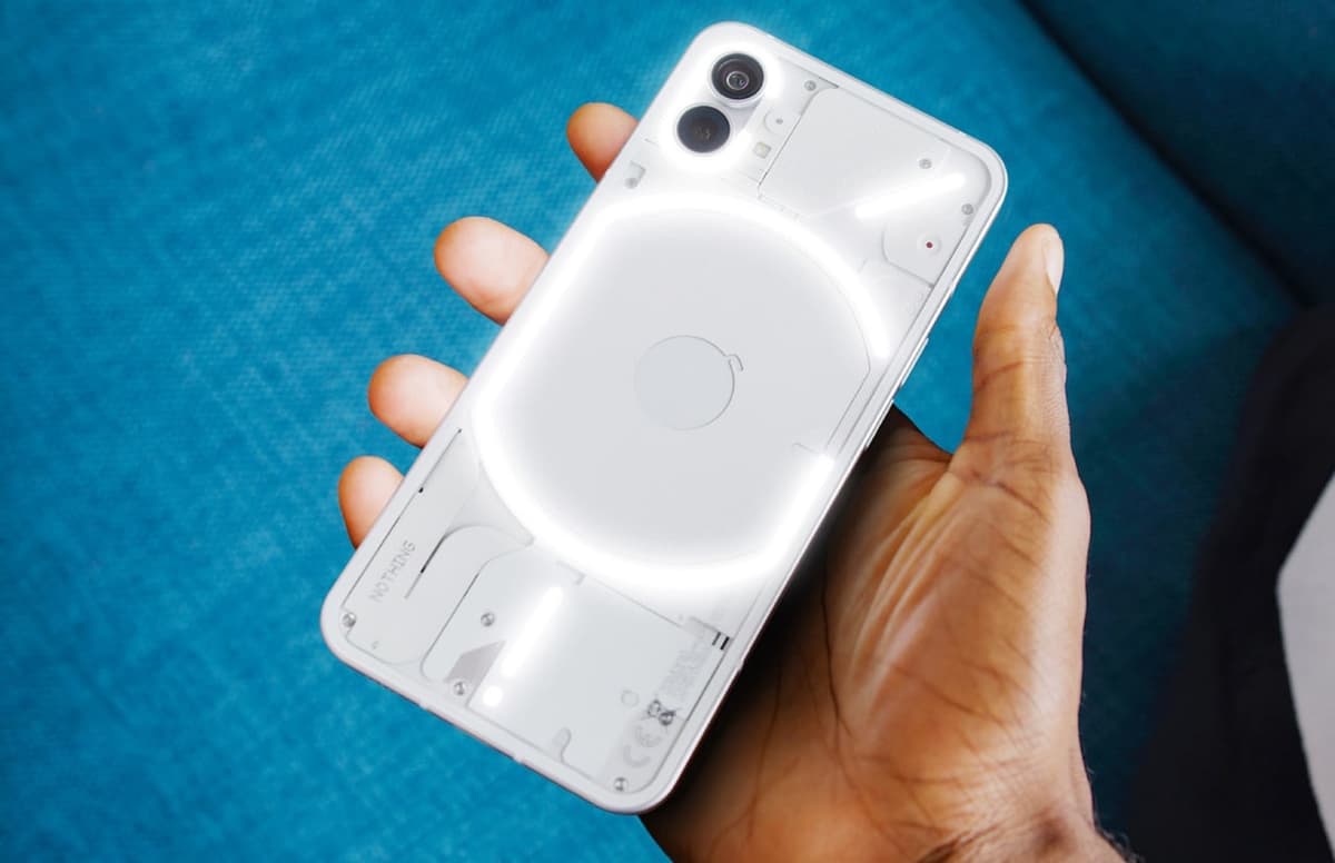 Nothing Phone 1 шаффоф смартфонининг нархи маълум қилинди