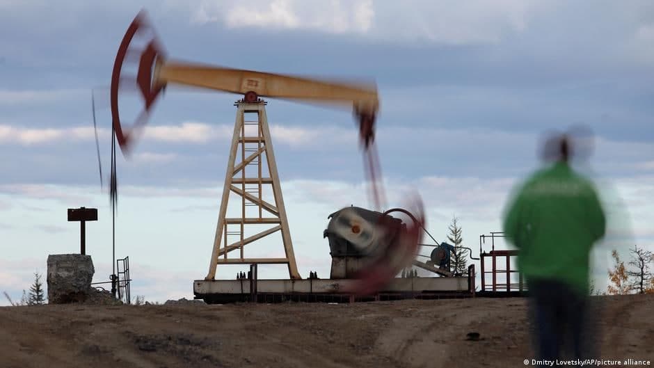 Bloomberg: Rossiya g‘arb sanksiyalarini chetlab o‘tib, neft eksport qilishda davom etmoqda