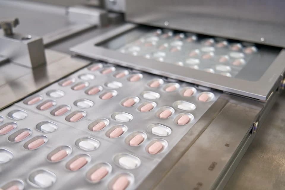 АҚШ Pfizer компаниясидан коронавирусга қарши 5,2 млрд долларлик ҳаб дори сотиб олади