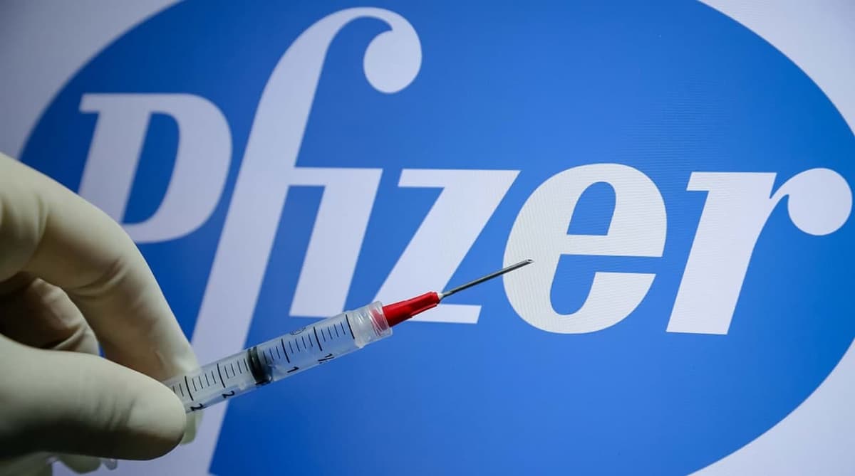 Pfizer омикрон-штаммга қарши вакцина ишлаб чиқишни бошлади
