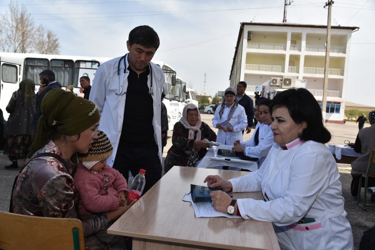 Sog‘liqni saqlash vazirligi Chiroqchida sayyor qabul o‘tkazmoqda