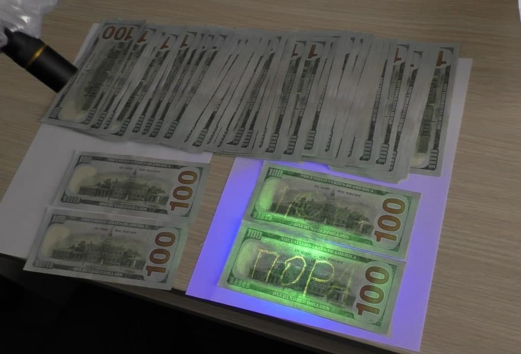 Samarqandda fuqaroni Koreyaga ishga yubormoqchi bo‘lib 5 ming dollar olgan shaxs ushlandi