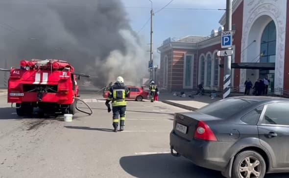 В Украине по вокзалу Краматорска нанесен ракетный удар во время эвакуации жителей