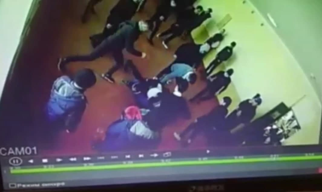 Asaka tumanida maktab o‘quvchilari o‘rtasida ommaviy mushtlashuv sodir bo‘ldi