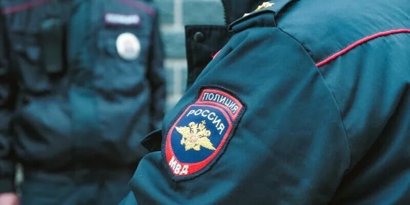 В Санкт-Петербурге осужден полицейский, укравший деньги с карты мигранта из Узбекистана