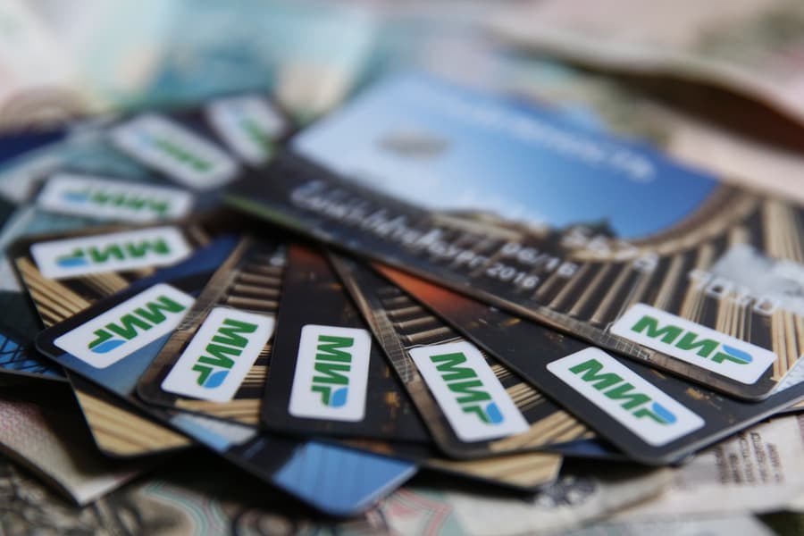 Банки Казахстана и Вьетнама перестали принимать карты «Мир»