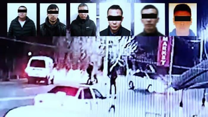 Под Ташкентом молодые люди перекрыли дорогу в Чимкент и устроили разборку