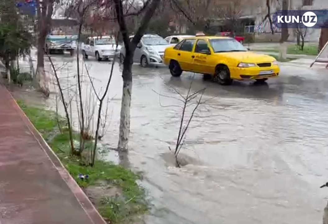 Foto: Kuchli yomg‘ir tufayli Samarqand ko‘chalari suvga to‘ldi
