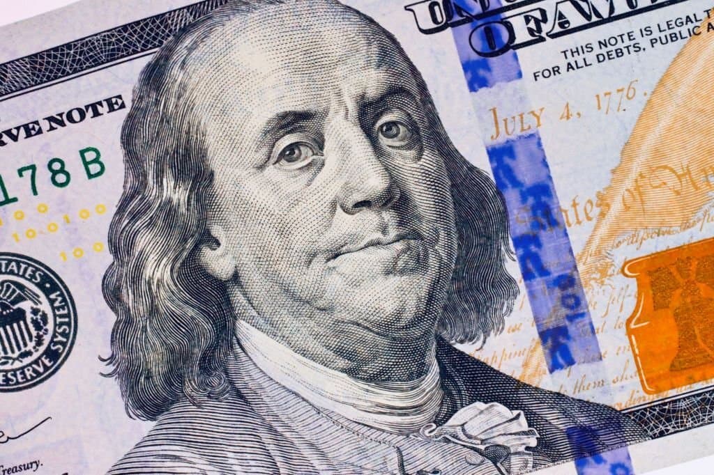 Курс доллара в банках перевалил за 11 600 сумов