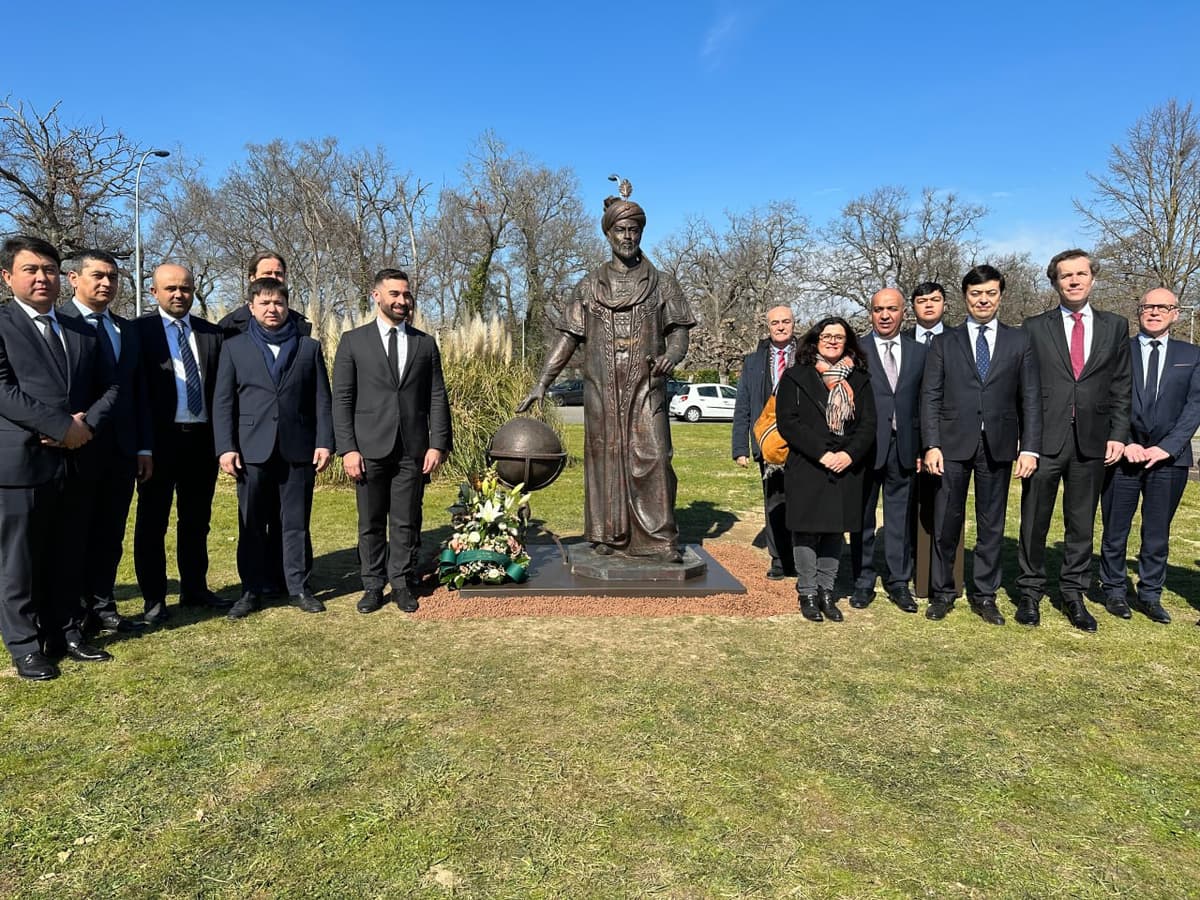 Yevropaning aviakosmik poytaxti - Tuluzada Mirzo Ulug‘bek haykali ochildi