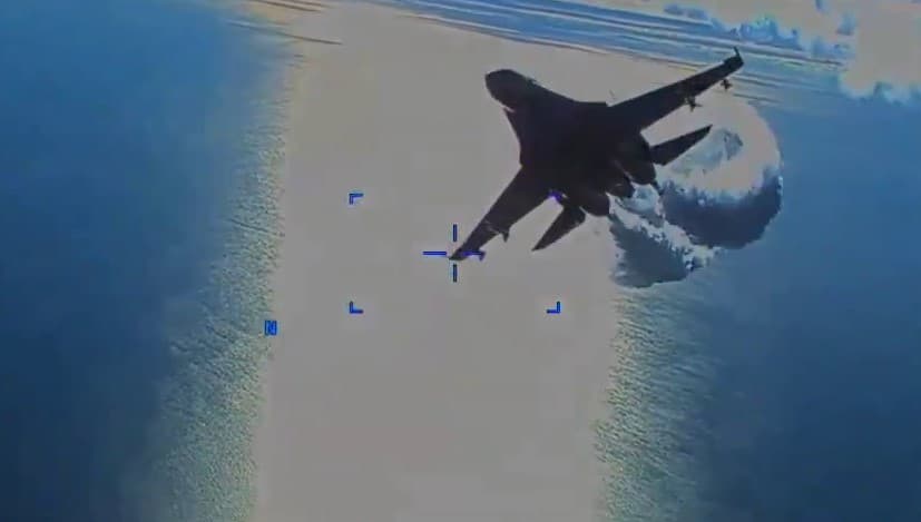 Пентагон опубликовал видео с моментом столкновения российского Су-27 с американском беспилотником