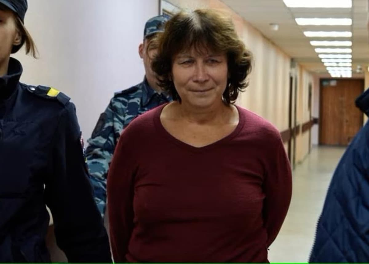 Rossiyada sud Putinning ota-onasi qabri oldidagi norozilik uchun hukm chiqardi