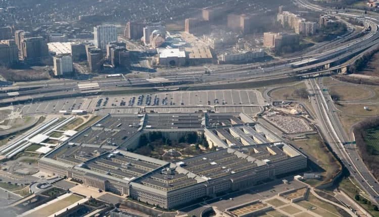 AQShda Pentagon maxfiy hujjatlarini oshkor qilgan Teysheyraga ayblov qo‘yildi