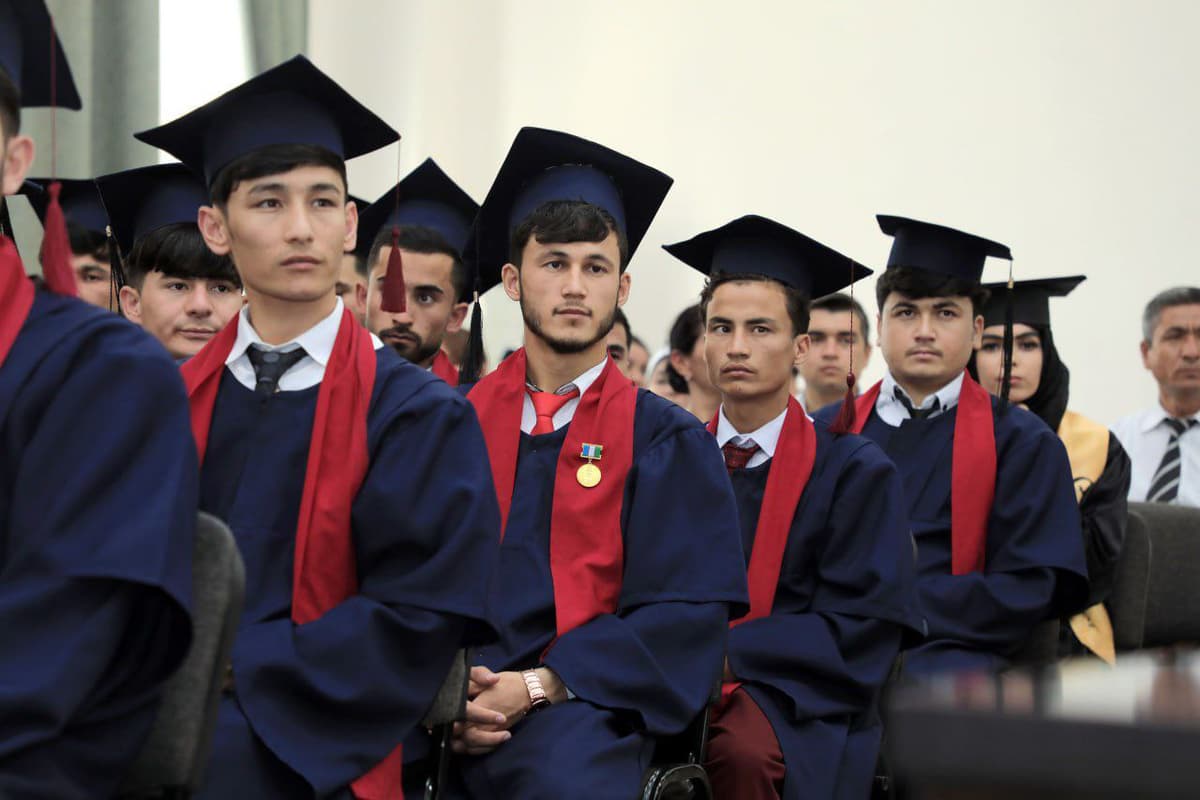 O‘zbekistonda afg‘onistonlik bitiruvchilarning 111 nafariga bakalavr diplomlari topshirildi