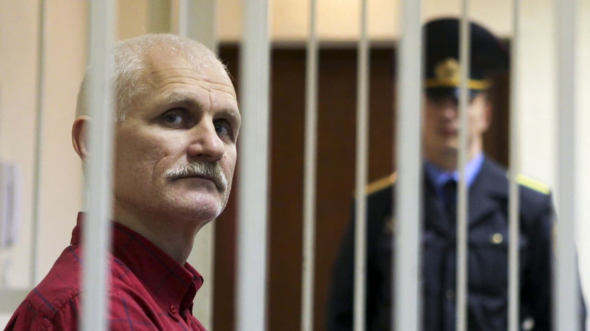 Belarusda Nobel mukofoti sovrindori Ales Belyatskiy 10 yilga qamaldi