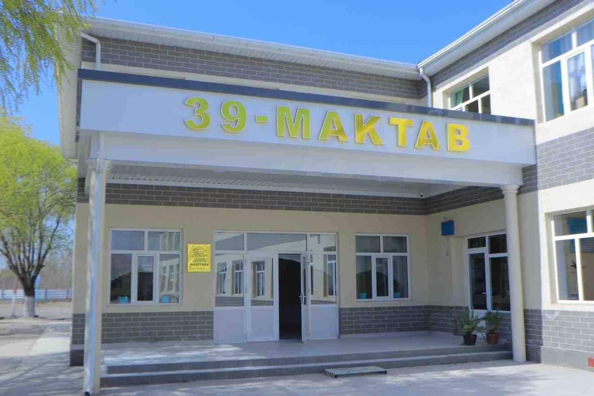Фарғонада собиқ ўқувчилар мактабга янги бино қуриб берди