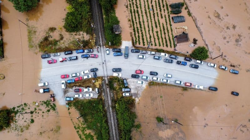 Suv bosgan shaharlar va oqib ketgan avtomobillar: Turkiya, Gretsiya va Bolgariyada kuchli suv toshqinlari